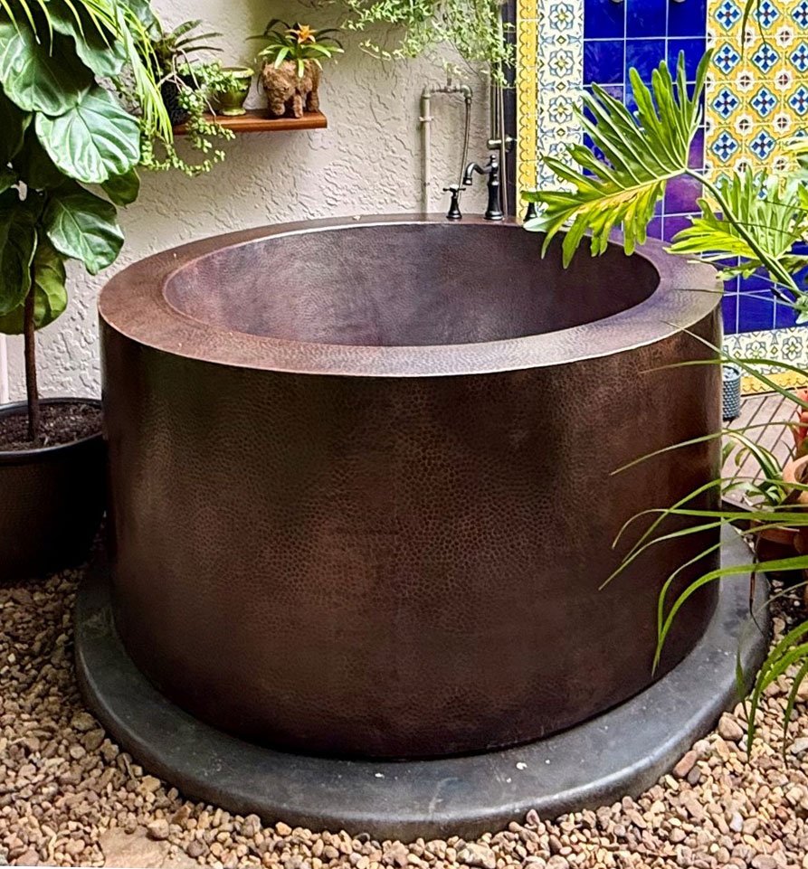 Round, freestanding, double-walled copper soaking tub